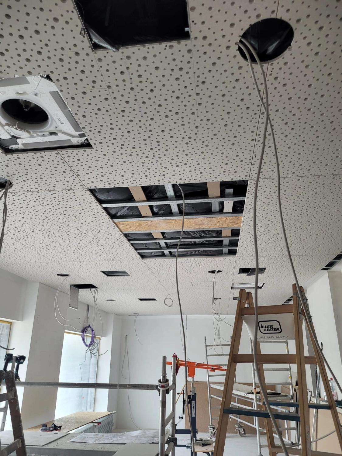 Kochanov Trockenbau - Decken und Deckensysteme